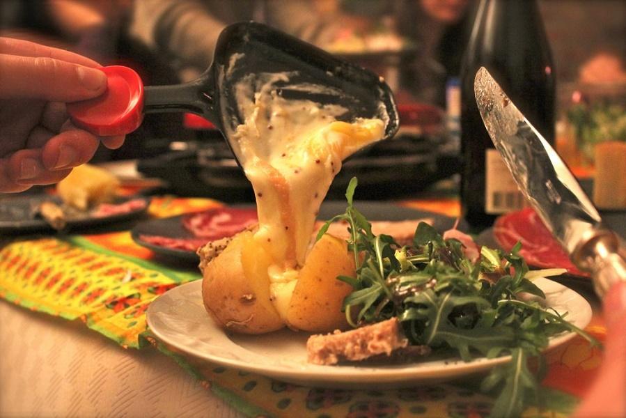 Raclette or Fondue: Specialised caterer for your parties