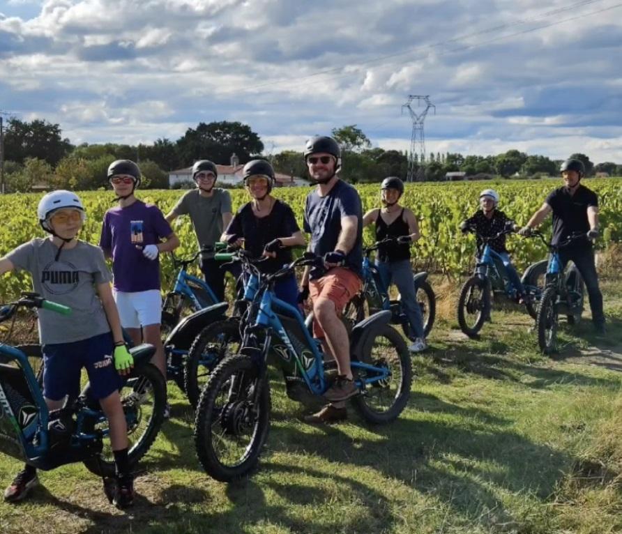 Electric scooter rally in the Nantes vineyards