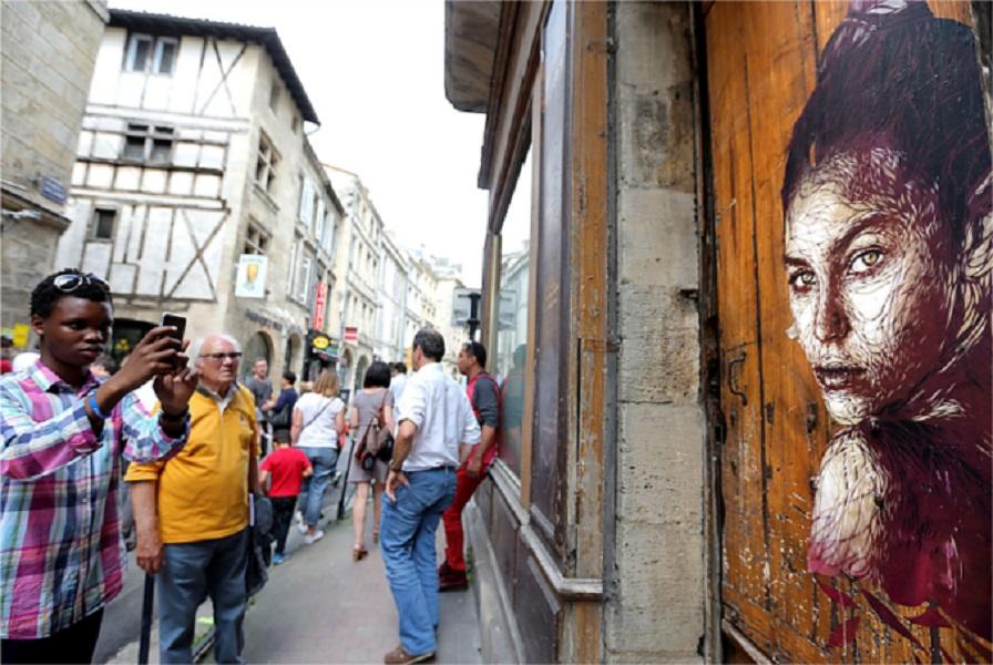 Team Building Street Art in Bordeaux