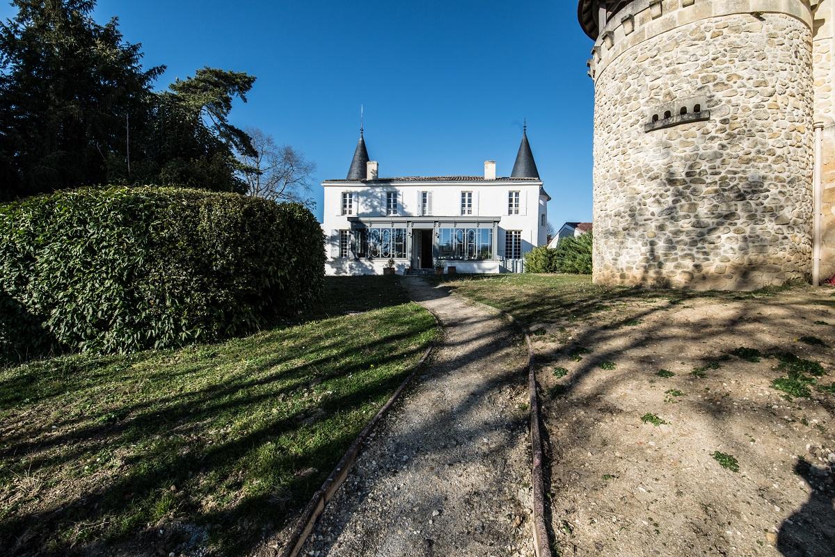 Château de Seguin - A Château, a Park and a Wine Estate