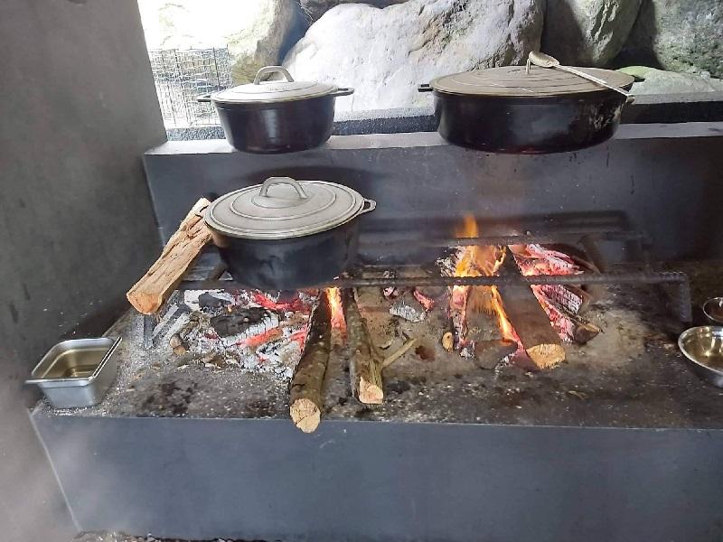 Atelier de cuisine traditionnelle au feu de Bois
