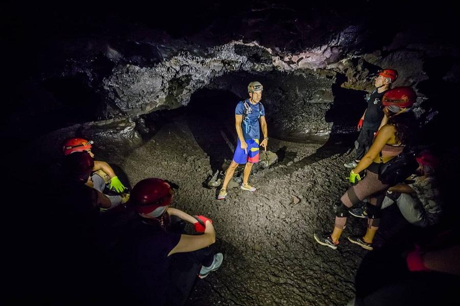 Lava flow tunnel 2004 - Volcano