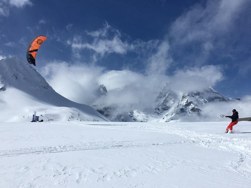 SnowKite initiation (kite on snow) in Monetier