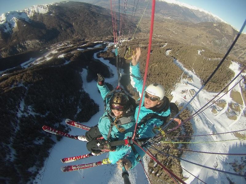 Paragliding session in Les Orres - The mountain from the sky