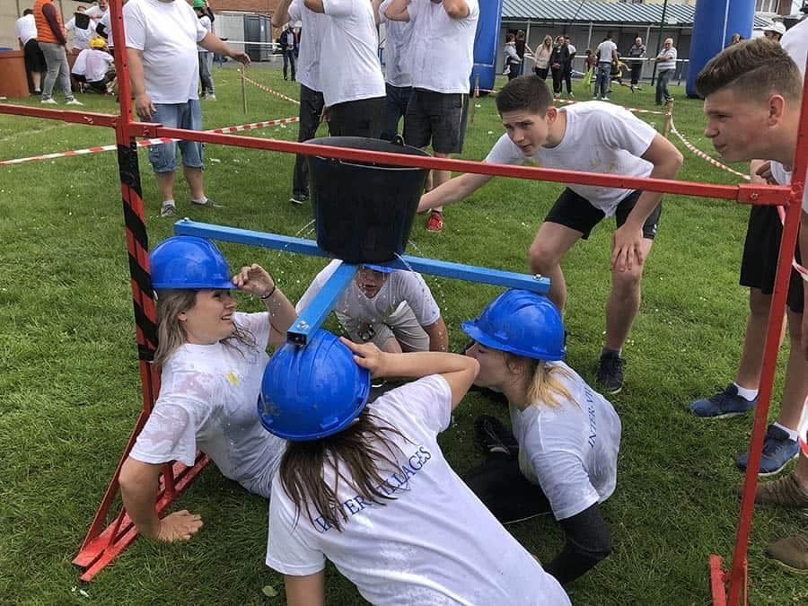 Inter-teams: the Team Building of the summer show