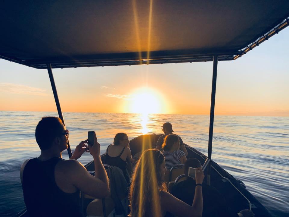 Sortie en mer - Apéritif-coucher de soleil sur un bateau