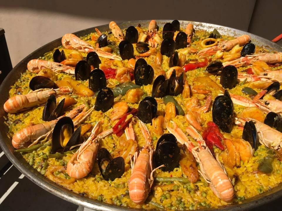 Soirée Party : Une Paella traditionnelle sur votre événement
