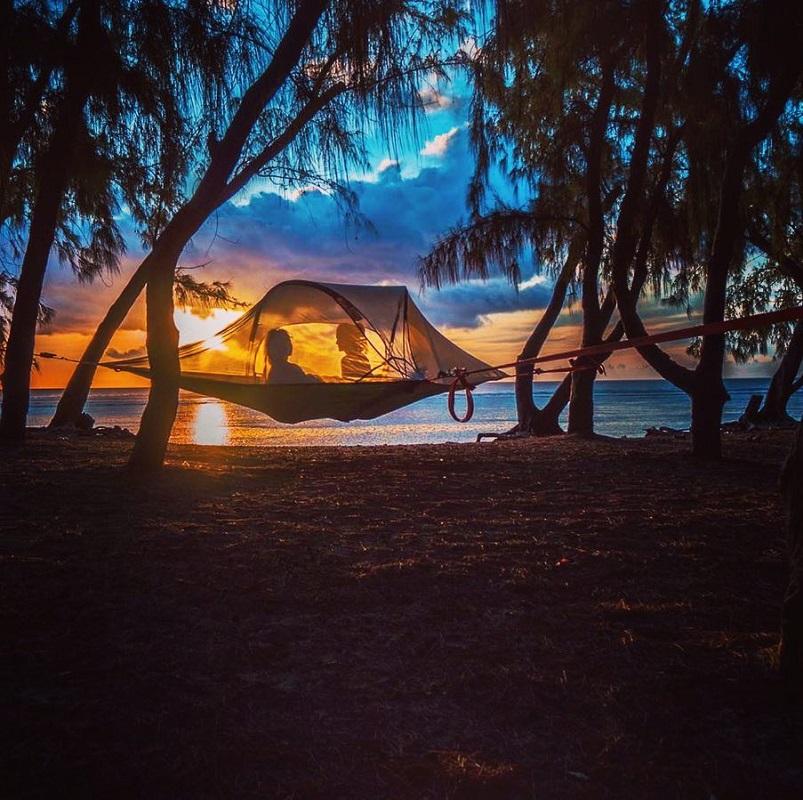 La tente suspendue - Une nuit dans les arbres