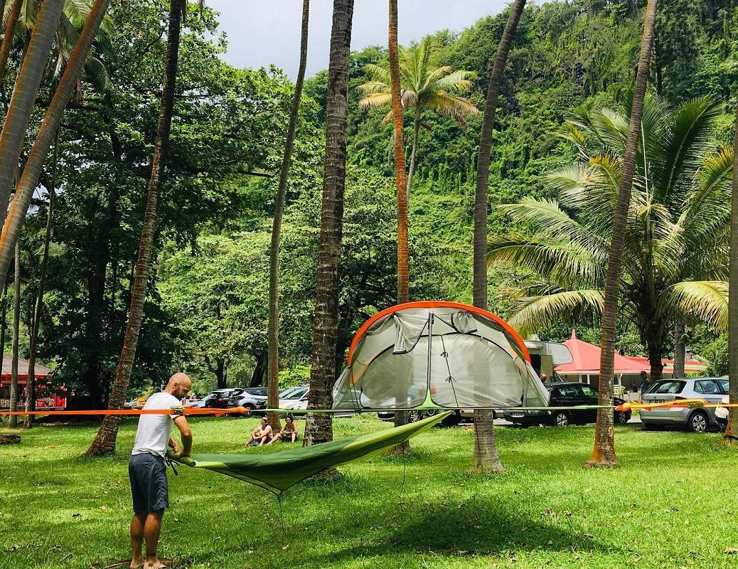 La tente suspendue - l'aventure en équipe, dans les arbres