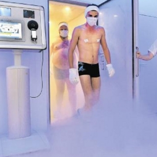 Cryotherapy session (cold treatment) - thumbnail