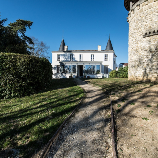 Château de Seguin - A Château, a Park and a Wine Estate - thumbnail