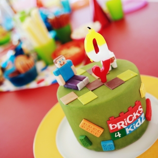 Fête d'anniversaire dans une salle LEGO® - thumbnail