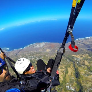 Discover paragliding in a team - thumbnail