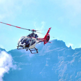 Helicopter flight over the island with Corail Hélicoptères - thumbnail