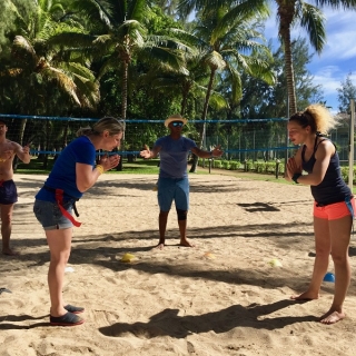 Challenges de plage : affrontez-vous autour de jeux insolites
