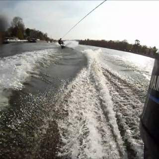 Water skiing on the Seine - thumbnail