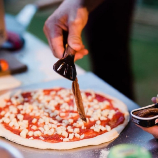 Pizza Party at home: a Pizzaïolo at your event - thumbnail