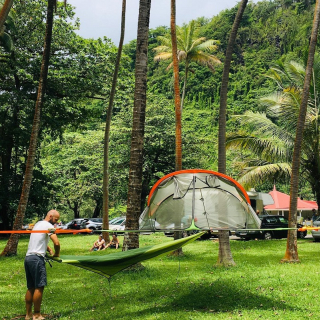 La tente suspendue - l'aventure en équipe, dans les arbres - thumbnail