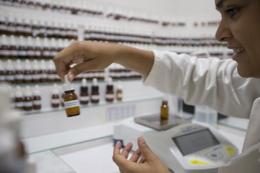 Séminaire résidentiel multi-activités - Loiret & Haentjens Sucreatelier-creation-de-parfum-paris-whereez-5eme-sens-695964928ee57726364635.jpg