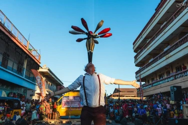 circus-entertainment-fireworks-stilt-walkers-jugglers-4