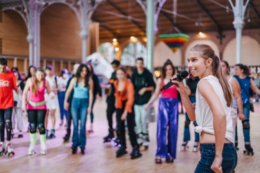 roller-disco-entertainment-for-your-themed-evening-3