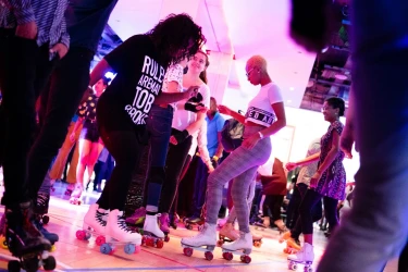 roller-disco-entertainment-for-your-themed-evening-4