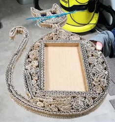 cardboard-workshop-lace-frame-1