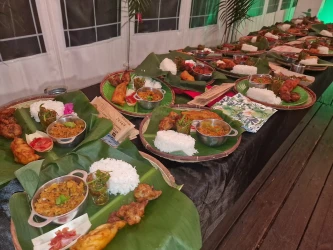 repas-lontan-buffet-in-banana-leaves-2