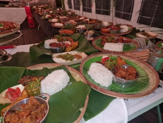 repas-lontan-buffet-in-banana-leaves-4