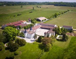 chateau-de-seguin-a-chateau-a-park-and-a-wine-estate-4