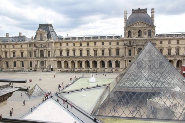 investigation-at-the-louvre-museum-cultural-team-building-3