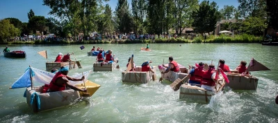 cardboard-boat-making-totem-pole-assault-1