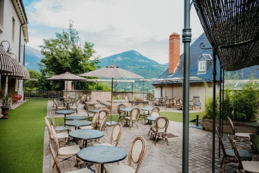 hotel-restaurant-spa-in-a-magical-setting-seminar-evening-in-embrun-1