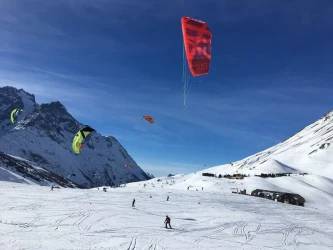 introduction-to-snowkiting-in-monetier-3