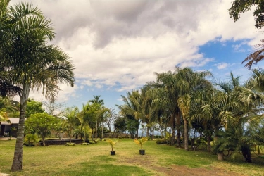 event-garden-with-ocean-view-saint-leu-2