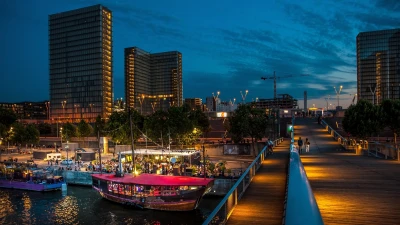 la-dame-de-canton-events-boat-in-the-13th-arrondissement-3