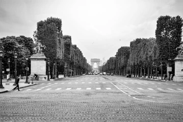 les-fantomes-de-lelysee-investigation-on-the-champs-elysees-1