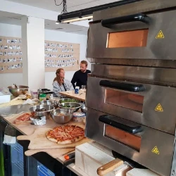 pizza-party-at-home-a-pizzaiolo-at-your-event-5