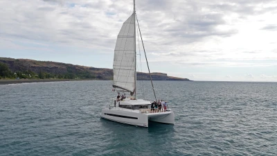 privatisation-of-the-namaste-catamaran-4h-at-sea-1