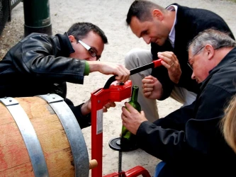 wine-walking-rally-in-montmartre-2