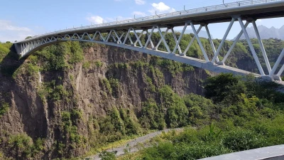 bungee-jumping-bras-de-la-plaine-bridge-3