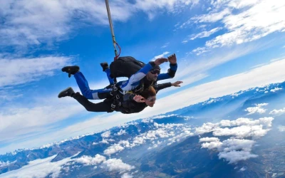 tandem-jump-in-the-sky-of-gap-1