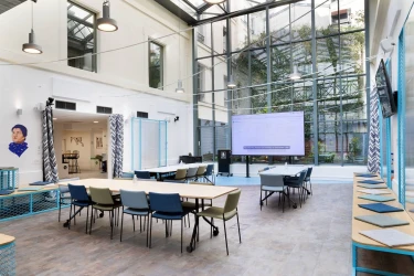 seminar-in-the-heart-of-a-large-space-under-a-glass-roof-saint-lazare-1