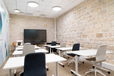 seminar-in-the-heart-of-a-large-space-under-a-glass-roof-saint-lazare-3