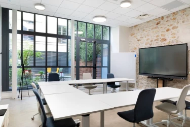 seminar-in-the-heart-of-a-large-space-under-a-glass-roof-saint-lazare-5