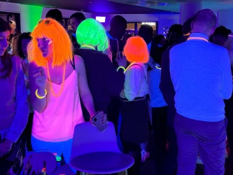 fluo-evenings-your-100-fluo-themed-evening-2