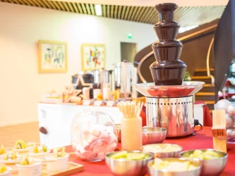 chocolate-stand-chocolate-fountain-hot-chocolate-bar-5