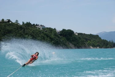 team-building-on-lake-serre-poncon-2