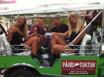 tour-of-paris-by-tuktuk-special-evjf-evg-1