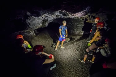 lava-flow-tunnel-2004-volcano-1